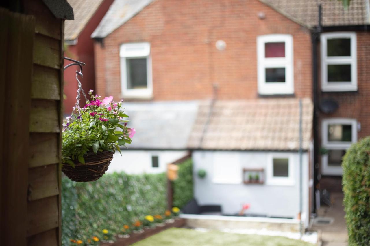 Cosy 3 Bedroom House - Private & Central - Ultra Wifi Canterbury Kültér fotó
