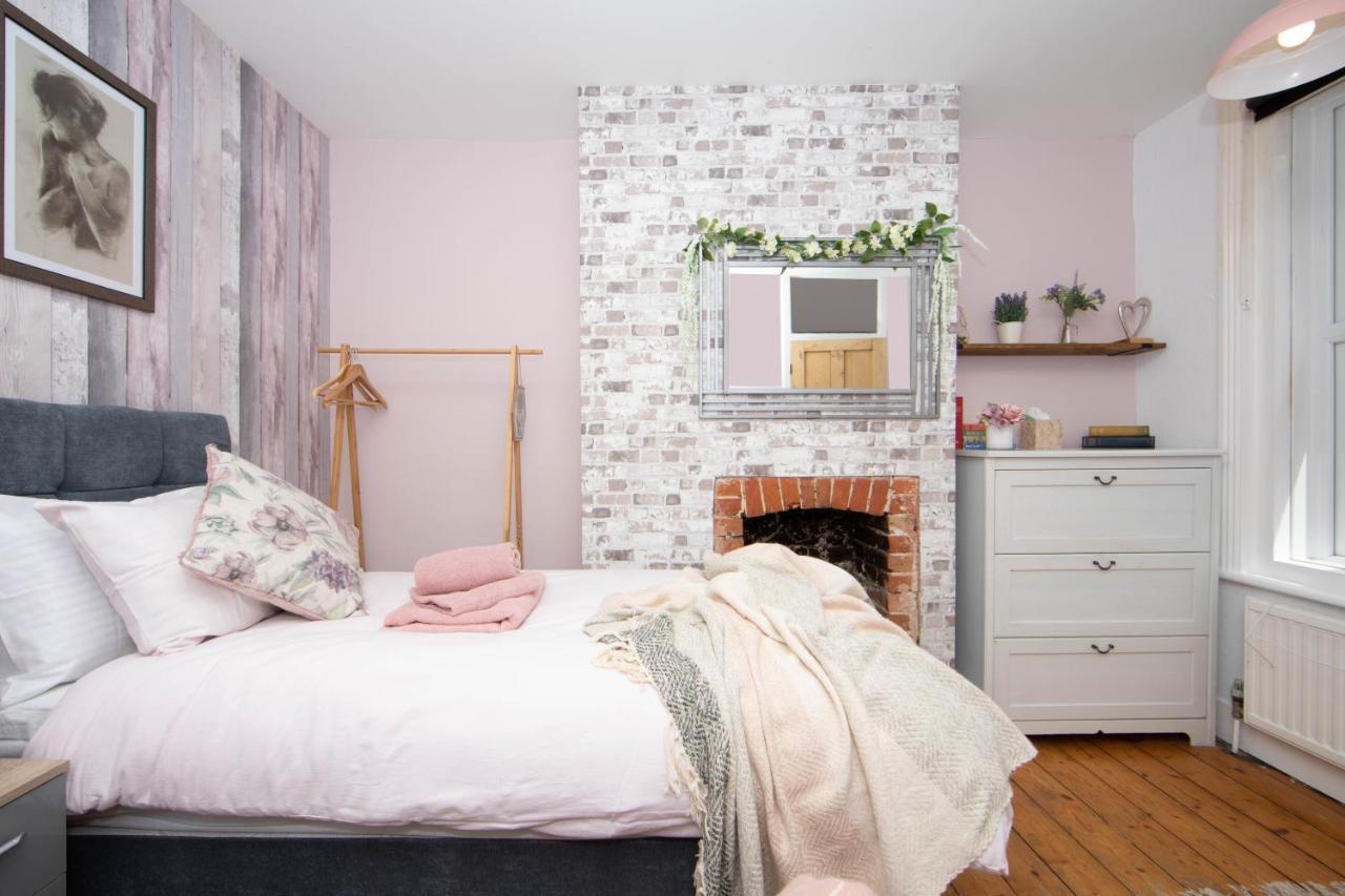 Cosy 3 Bedroom House - Private & Central - Ultra Wifi Canterbury Kültér fotó